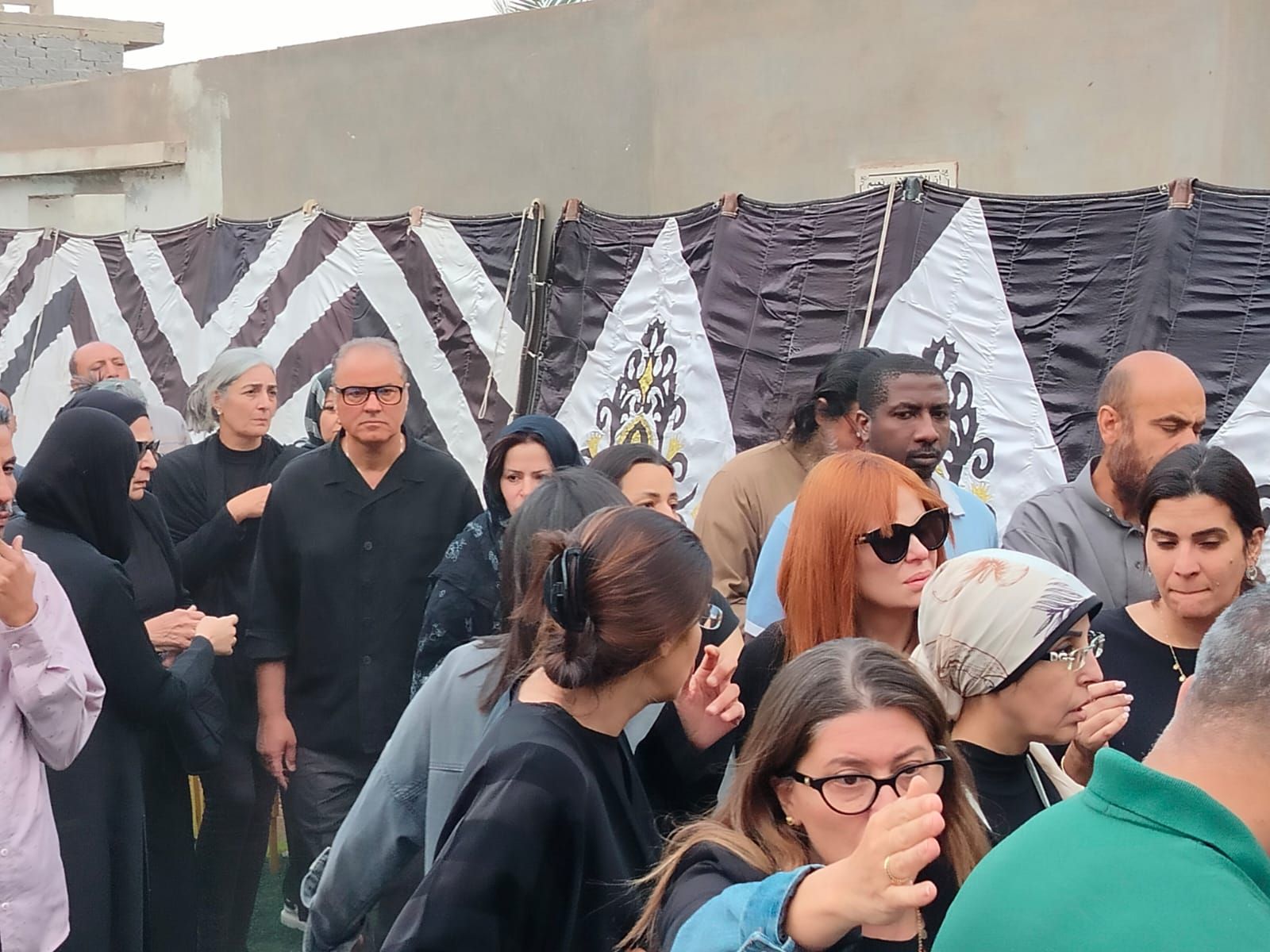 كارول سماحة تودع زوجها الراحل وليد مصطفى في مسقط رأسه بالدقهلية.. صور