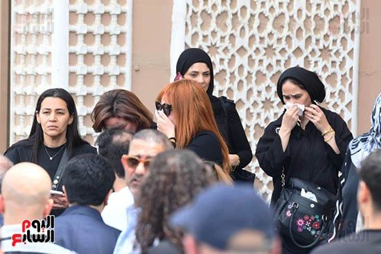 محمد السعدي وأشرف زكي وإلهام شاهين ولميس الحديدي بجنازة وليد مصطفى