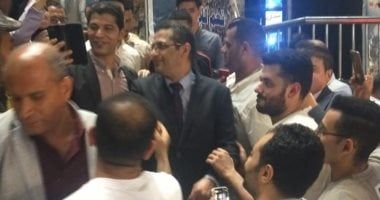 المئات يحتفلون بفوز البلشى على سلالم النقابة..والنقيب يهتف:عاشت وحدة الصحفيين