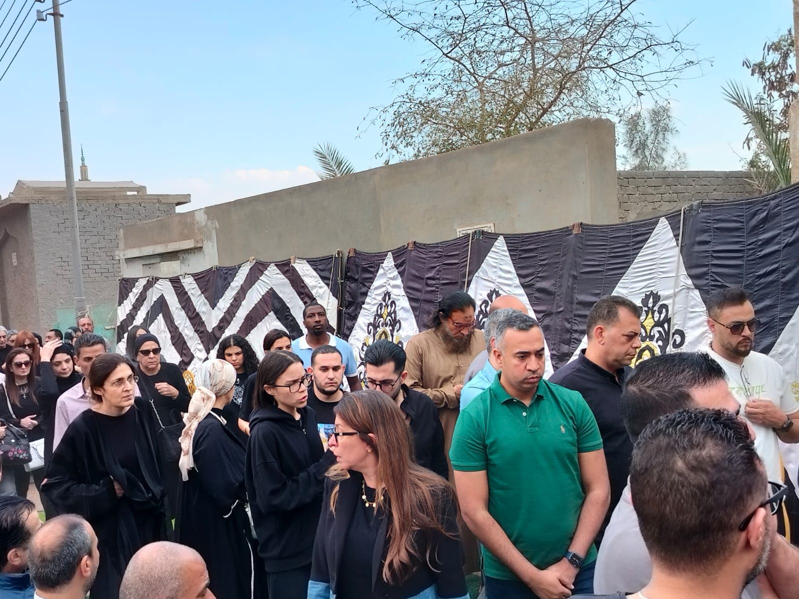 كارول سماحة تودع زوجها الراحل وليد مصطفى في مسقط رأسه بالدقهلية.. صور