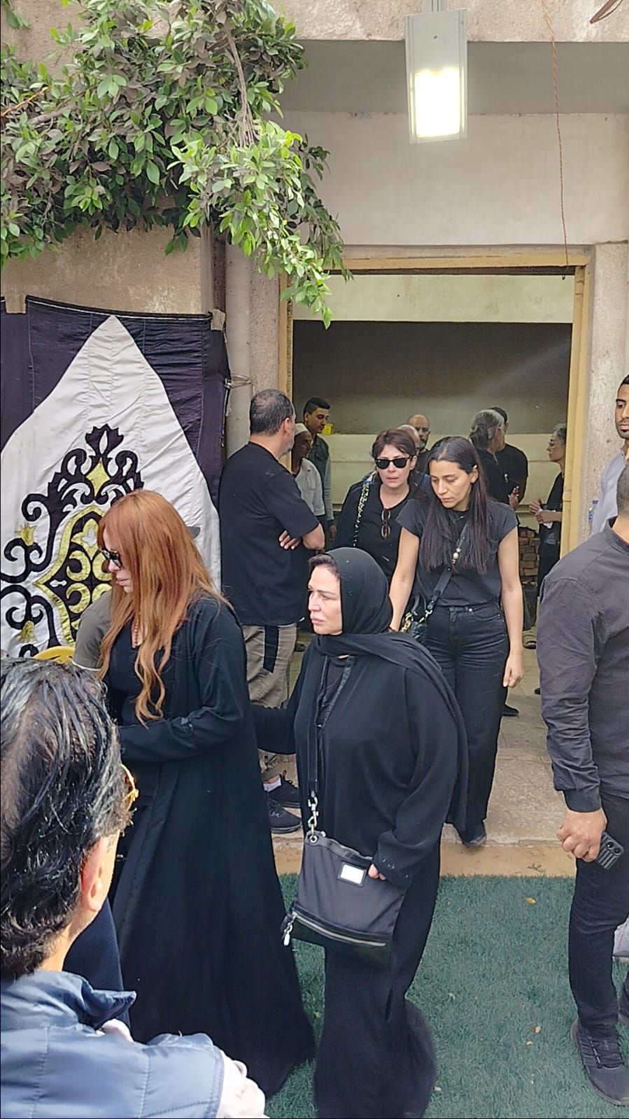 كارول سماحة تودع زوجها الراحل وليد مصطفى في مسقط رأسه بالدقهلية.. صور