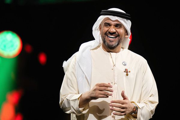 حسين الجسمي يصل لهذا الرقم بـ "فستانك الأبيض"