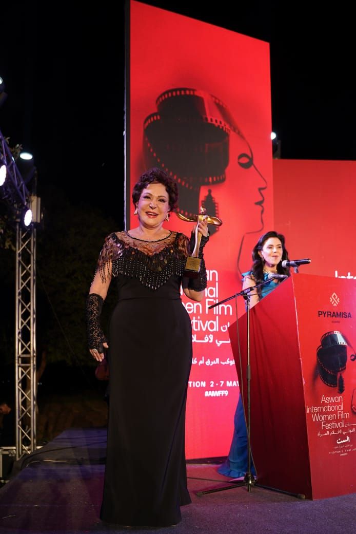 مهرجان أسوان الدولى لأفلام المرأة يفتتح فعالياته بتكريم لبلبة وكندة علوش.. صور