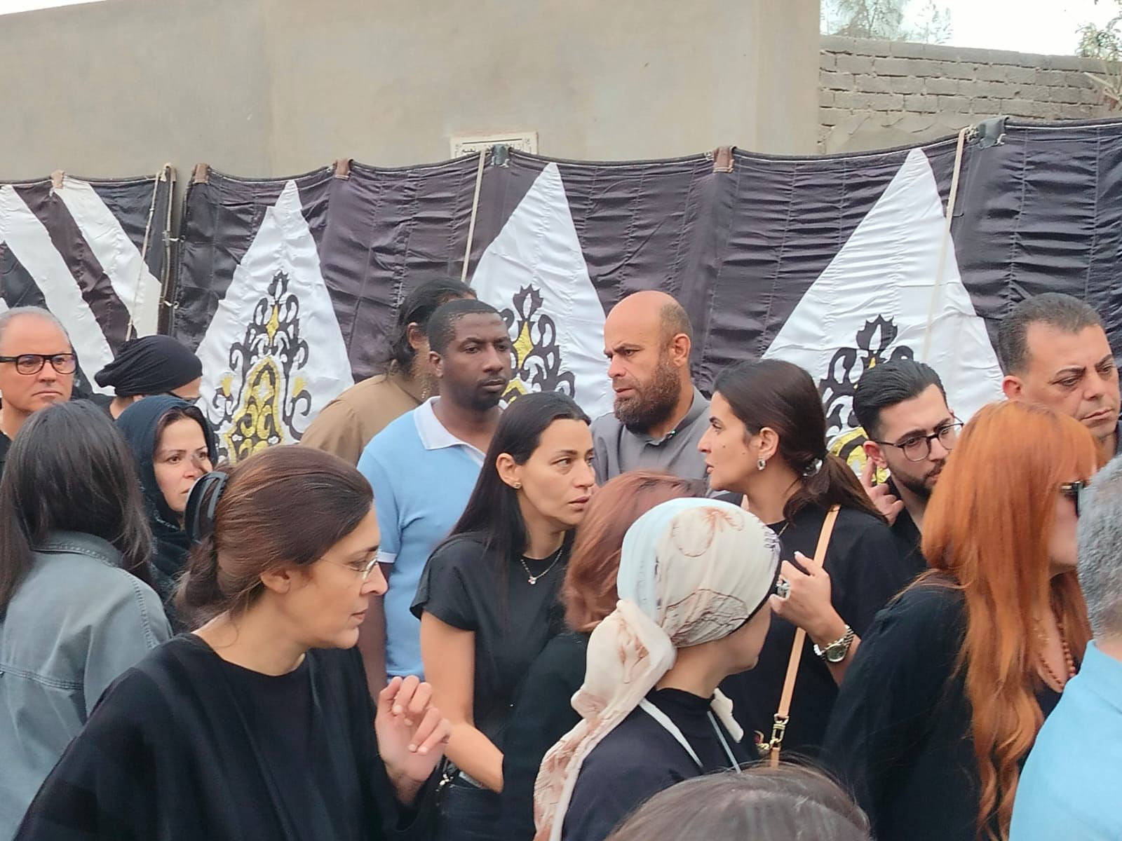 كارول سماحة تودع زوجها الراحل وليد مصطفى في مسقط رأسه بالدقهلية.. صور