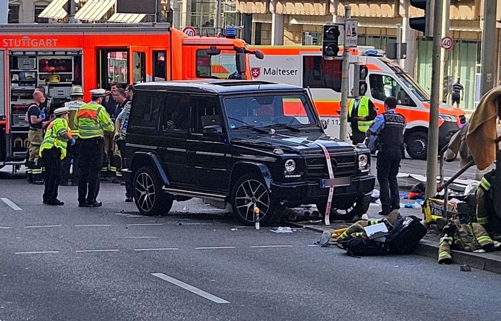 صور| سيارة تصدم حشدًا في ألمانيا.. مصرع امرأة وإصابة 7 أشخاص