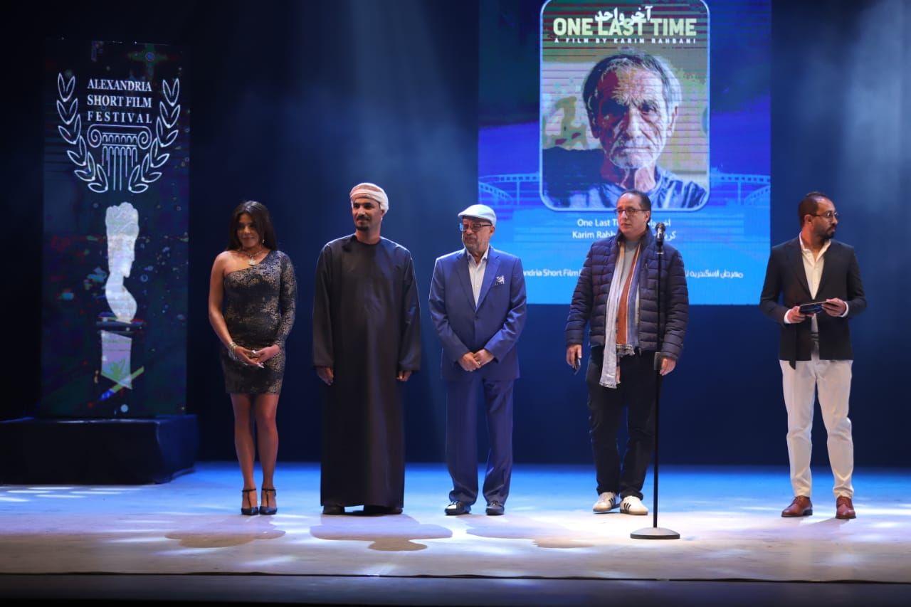 منح المخرج عماد ماهر درع هيباتيا الذهبية فى ختام الإسكندرية للفيلم القصير