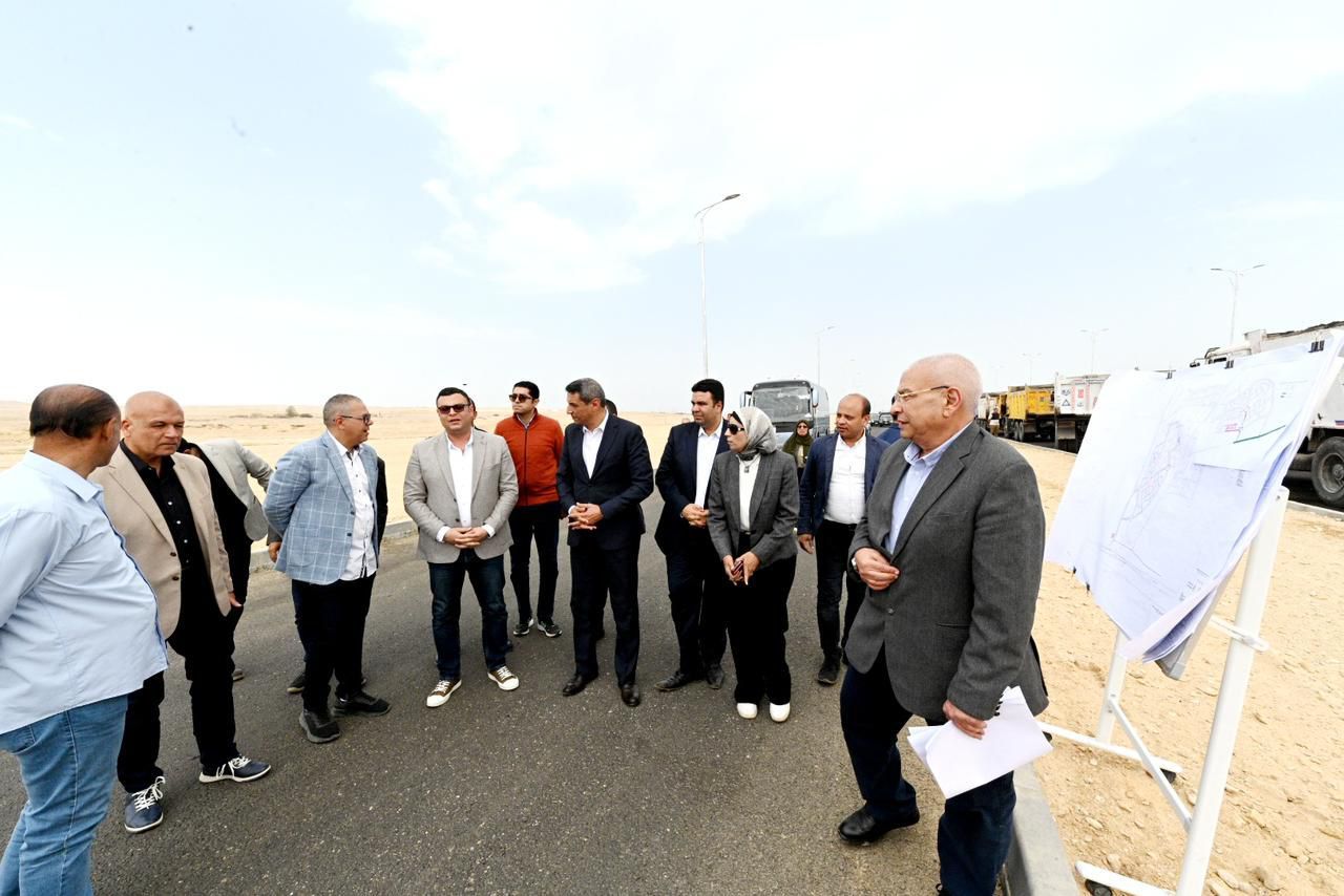 وزير الإسكان يتفقد مشروع "الإسكان الحر" بمدينة السويس الجديدة