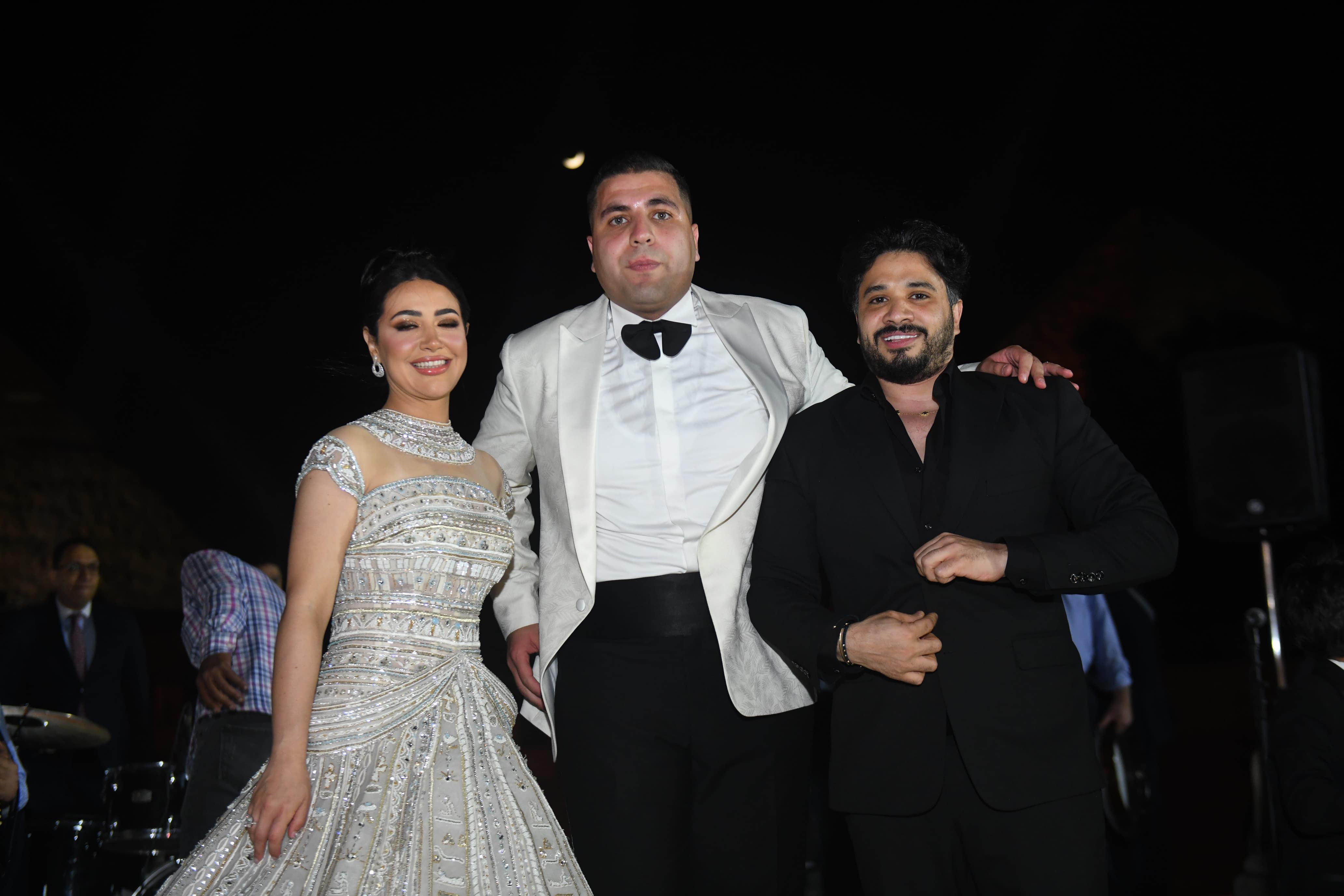 مساعد وزير العدل للديوان العام يحتفل بزفاف نجله على سفح الأهرام