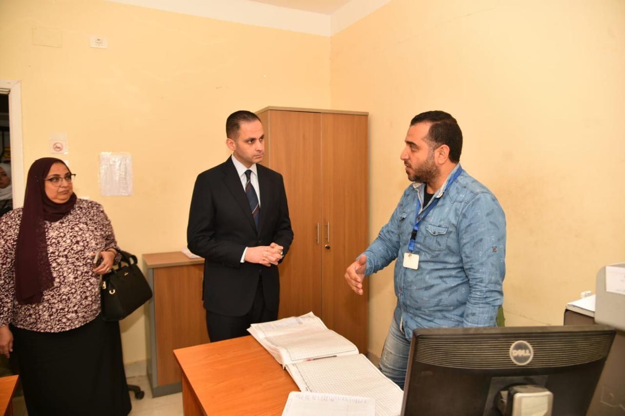نائب وزير الصحة يقوم بجولة مفاجئة على المنشآت الصحية بمدينة الشروق