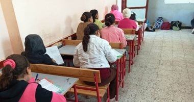 طلاب الصفين الأول والثانى الأزهرى يؤدون امتحانات الفرنساوى والحغرافيا والنحو