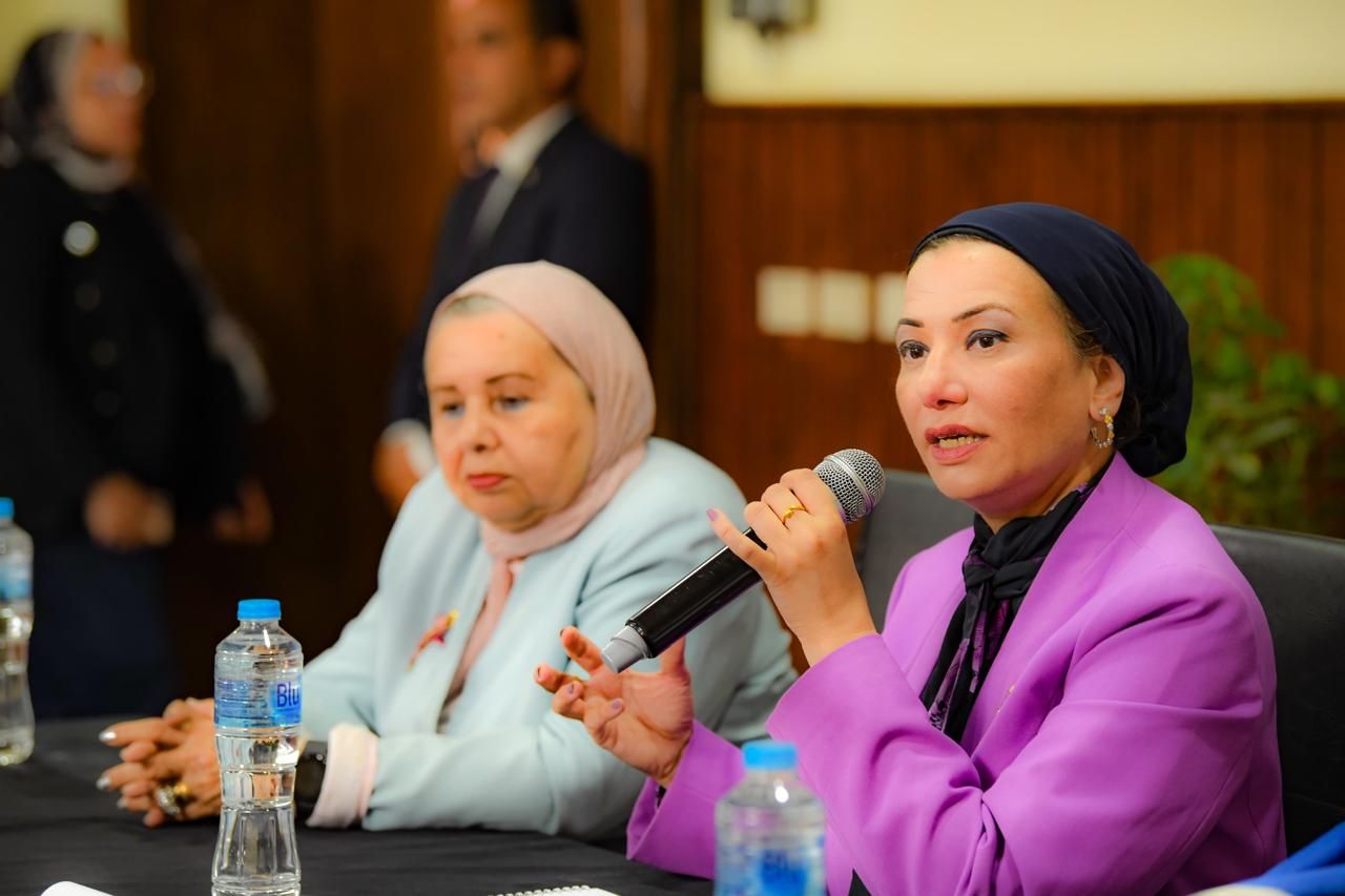 وزيرة البيئة: تشجيع الشباب على الانخراط فى العمل البيئى فرصة للاستثمار