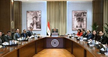 رئيس الوزراء يتابع مع وزير الإسكان عددا من ملفات عمل الوزارة