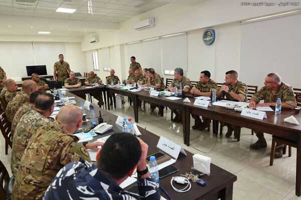 قائد الجيش تفقد غرفة عمليات منطقة جبل لبنان واطّلع على التدابير المتَّخَذة لحفظ أمن العملية الانتخابية