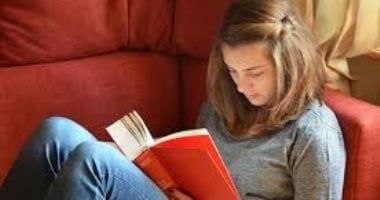صاحبى بنتك.. اعرفي إزاى تتعاملى مع بلوغ الفتيات المبكر وإيه أسبابه