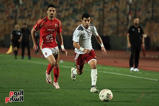 الأهلى يهزم الحرس بخماسية ويُقلص الفارق مع بيراميدز لنقطة وحيدة بقمة الدورى.. صور