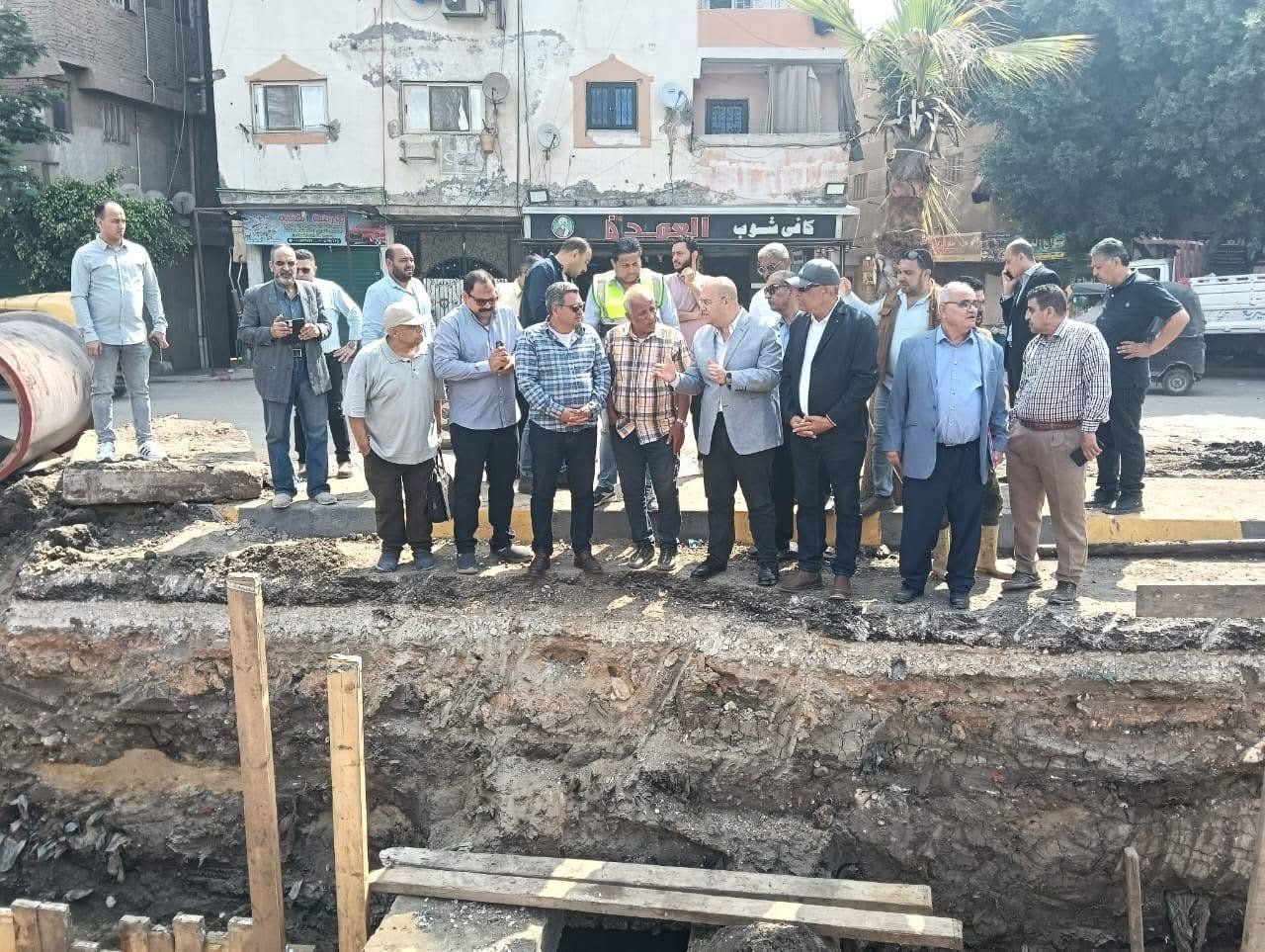 نائب محافظ الجيزة يتفقد مشروع الصرف الصحى بمنطقة أرض النجوم و6 أكتوبر فى بولاق