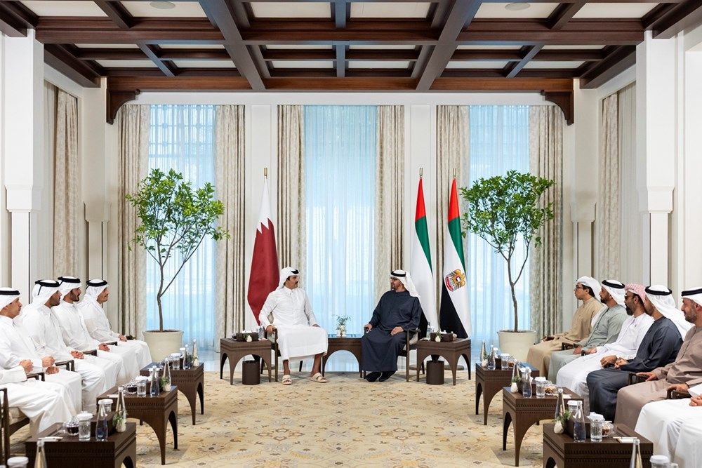 رئيس الدولة وأمير قطر يبحثان في أبوظبي العلاقات الأخوية