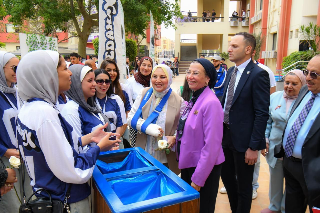 وزيرة البيئة: تشجيع الشباب على الانخراط فى العمل البيئى فرصة للاستثمار