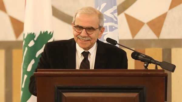 رئيس الوزراء اللبناني يشيد بقرار الإمارات رفع حظر السفر