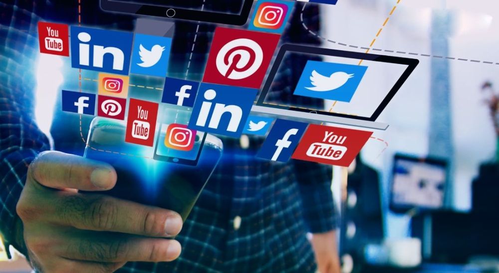 حجب حسابات مشاهير.. توترات الهند وباكستان تصل إلى وسائل التواصل