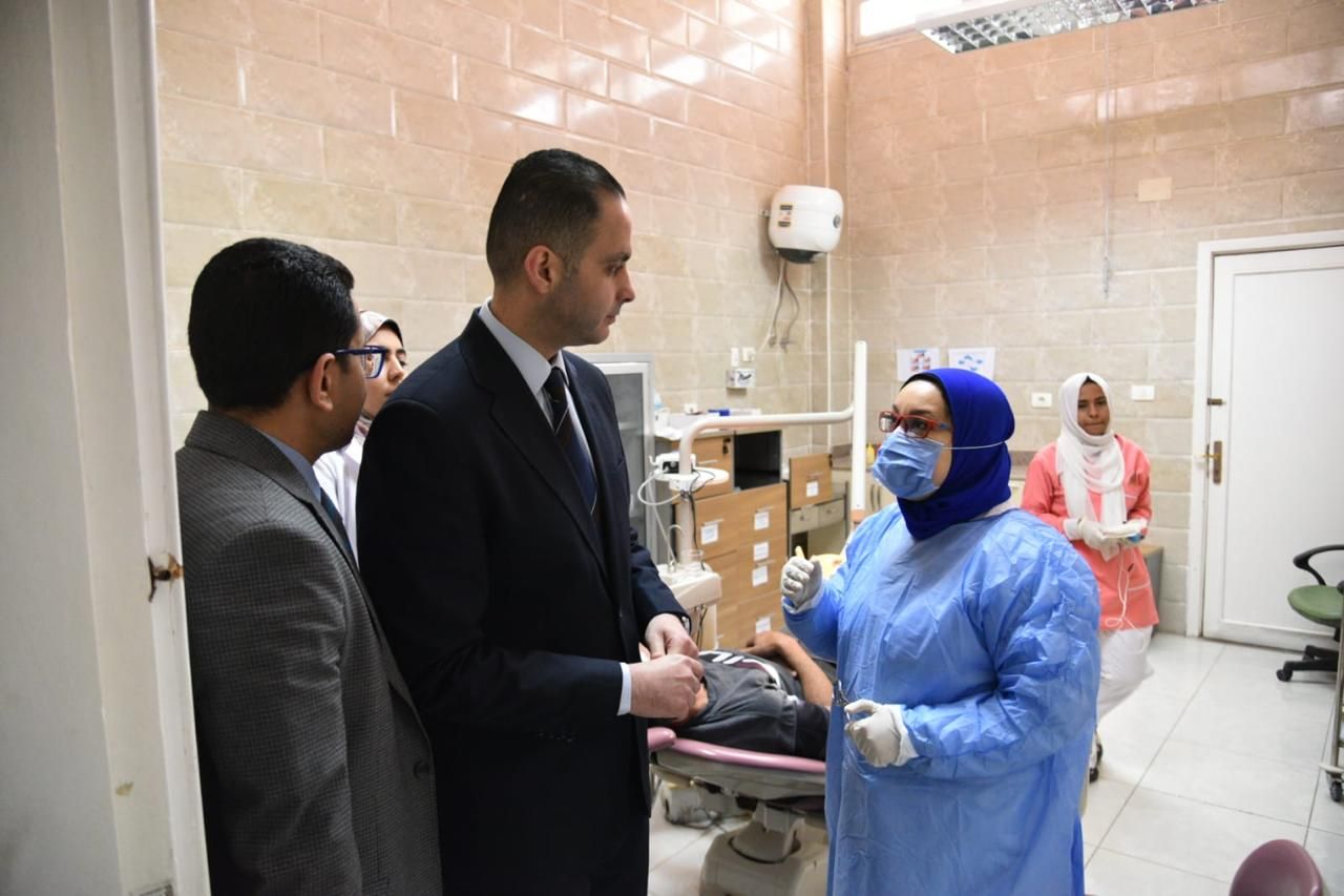 نائب وزير الصحة يقوم بجولة مفاجئة على المنشآت الصحية بمدينة الشروق