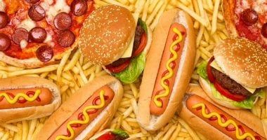 دراسة جديدة: الأطعمة المصنعة تقتل الآلاف في عمر مبكر