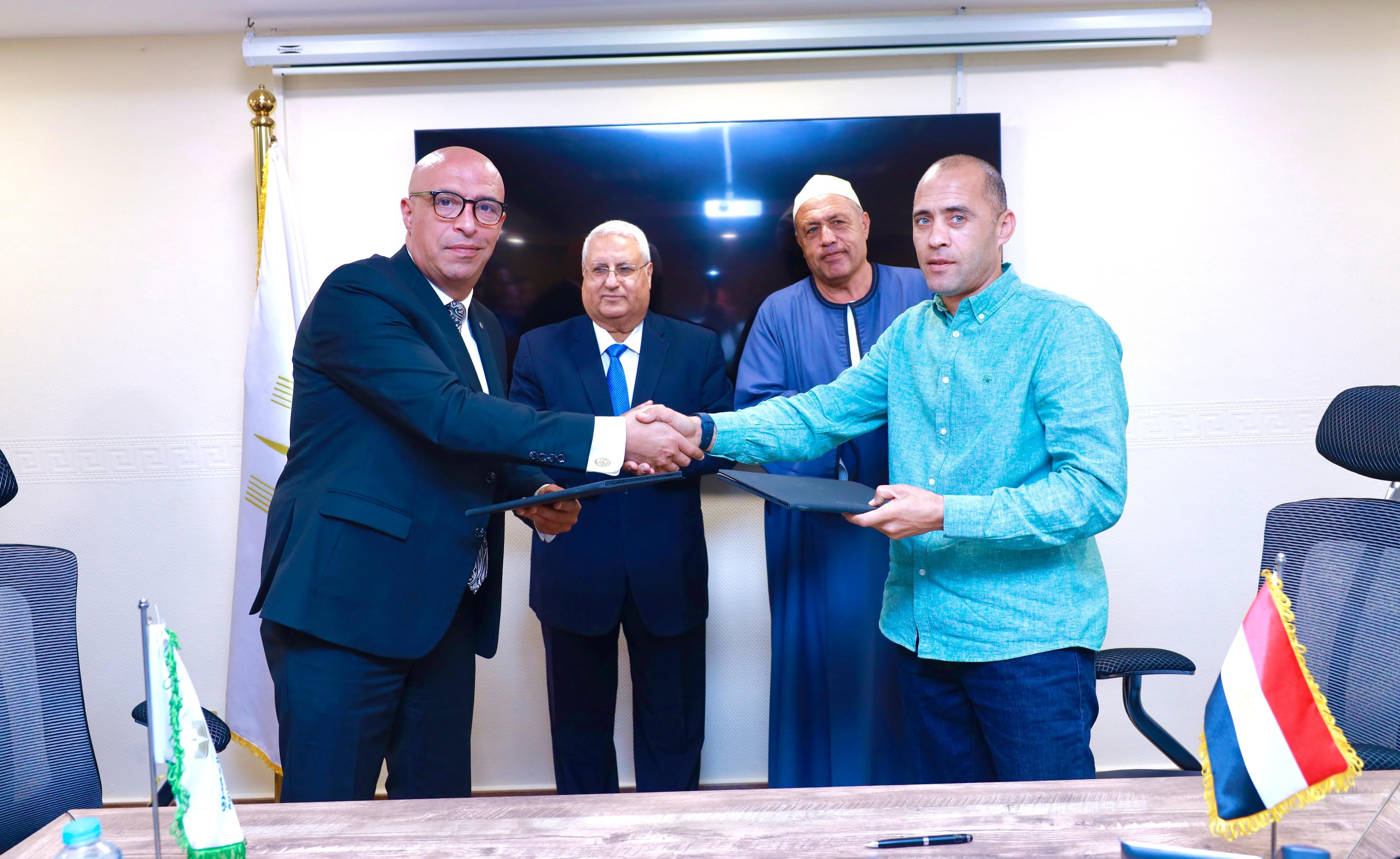 البنك الزراعي المصري يوقع بروتوكول تعاون لتمويل صغار المربين لشراء رؤوس الماشية المحسنة وراثياً بعائد 5% ولمدة 5 سنوات