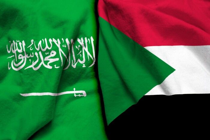 السعودية تستنكر استهداف المرافق الحيوية والبنية التحتية في “بورتسودان وكسلا”