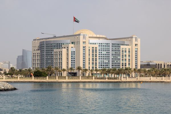 الامارات | وزارة الخارجية تسمح بسفر المواطنين إلى لبنان اعتباراً من الأربعاء