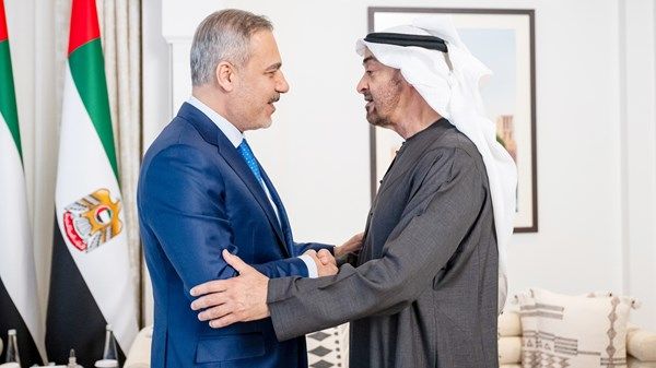 رئيس الدولة يستقبل وزير الخارجية التركي