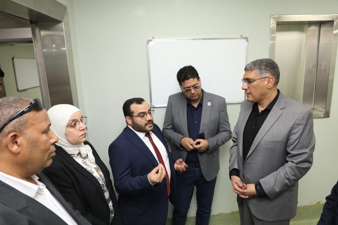 محافظ الجيزة يتفقد فرع التأمين الصحى بمدينة 6 أكتوبر لمتابعة الخدمات المقدمة للمواطنين