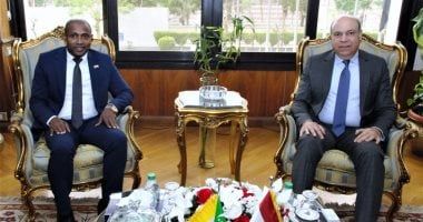وزير الطيران يلتقي وزير خارجية جمهورية جزر القمر لبحث التعاون المشترك