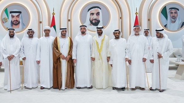 سيف بن زايد يحضر أفراح الفلاحي والمزروعي
