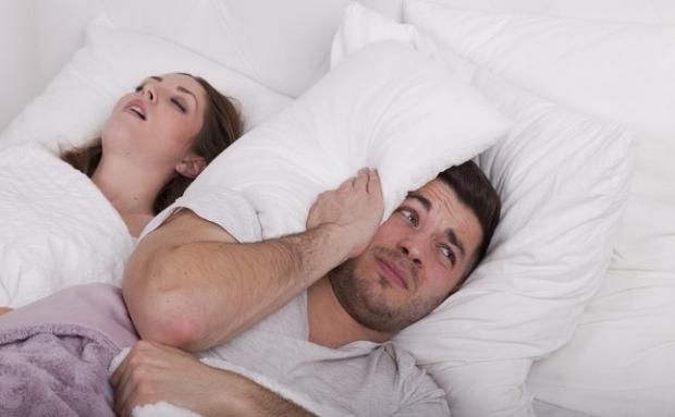 الشخير الليلي قد يقودك للسكتة الدماغية.. دراسة توضح