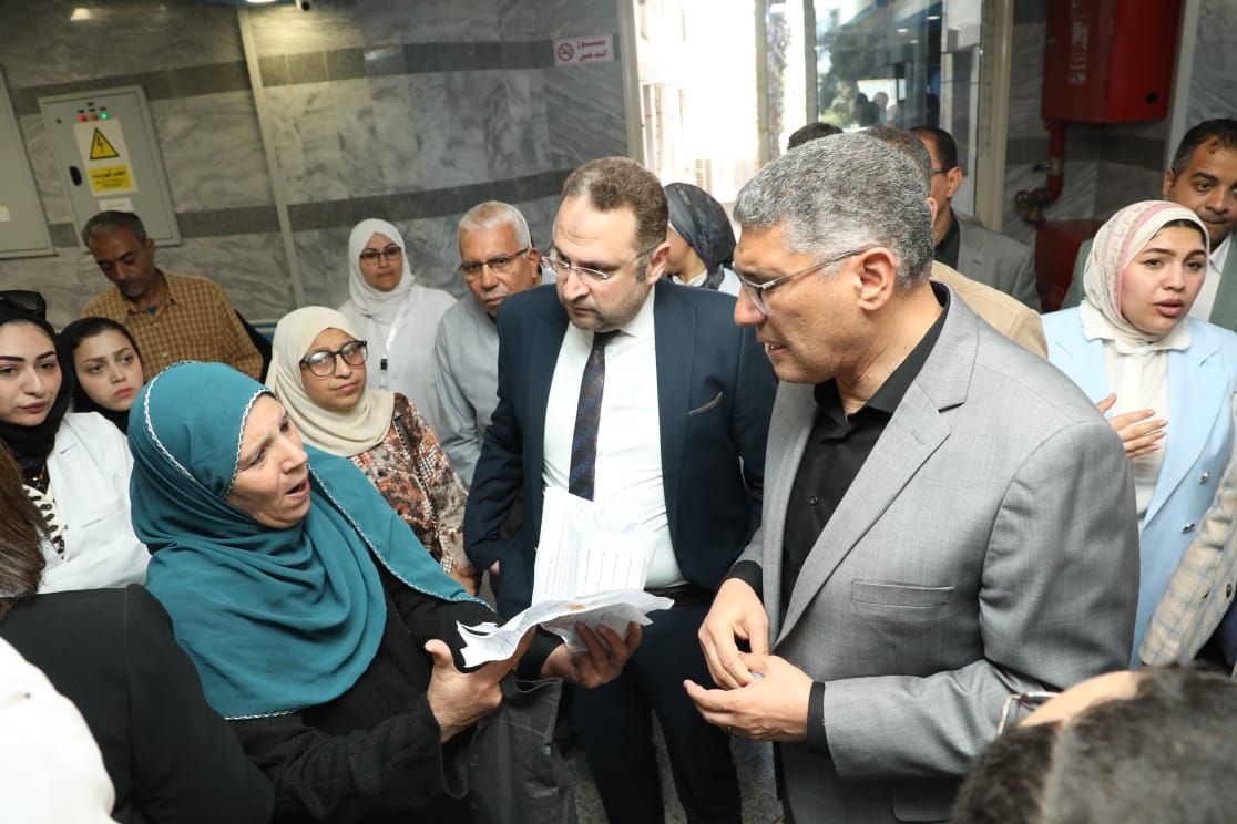 محافظ الجيزة يتفقد فرع التأمين الصحى بمدينة 6 أكتوبر لمتابعة الخدمات المقدمة للمواطنين