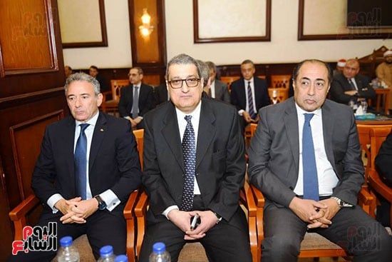 وزير الخارجية ودبلوماسيون وحسام زكي يقدمون العزاء لأسرة السفير حازم فهمى.. صور