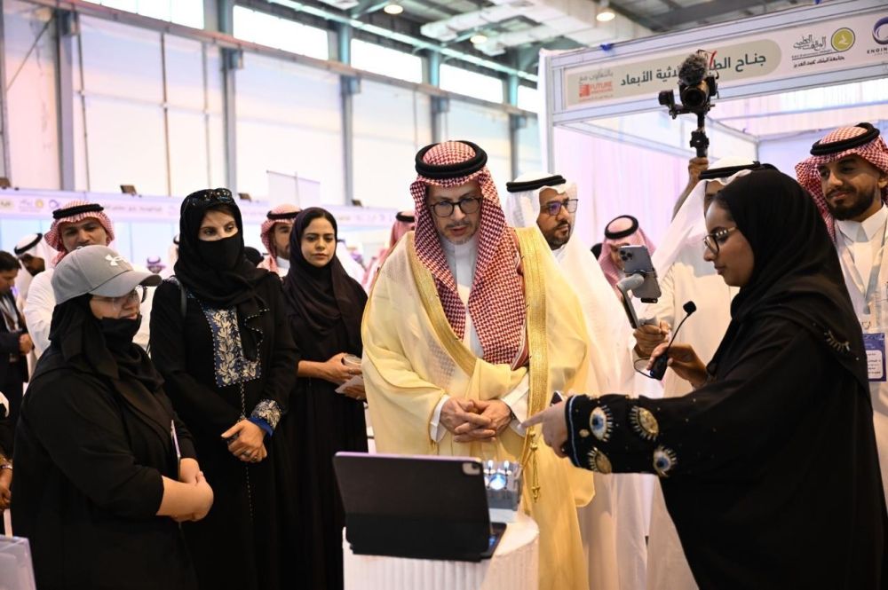 صور.. المعرض الهندسي بجامعة الملك عبدالعزيز يبرز إبداعات الطلاب