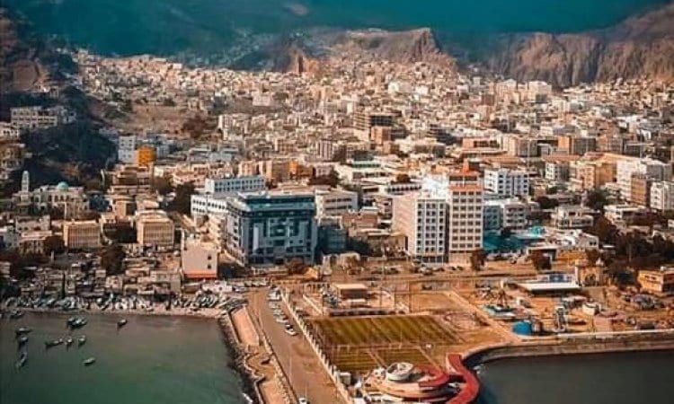 عدن..وفاة رجل وزوجته اختناقاً أثناء نومهما داخل سيارة هرباً من ارتفاع درجات الحرارة
