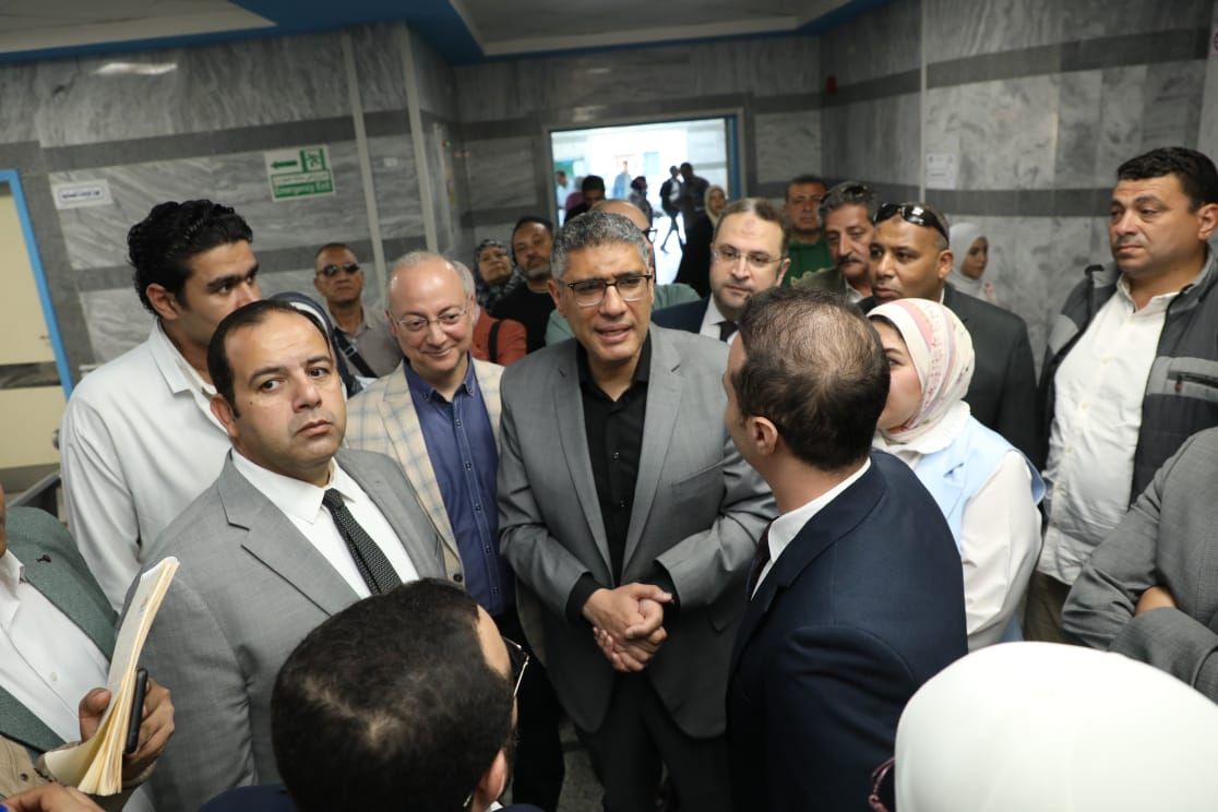 محافظ الجيزة يتفقد فرع التأمين الصحى بمدينة 6 أكتوبر لمتابعة الخدمات المقدمة للمواطنين