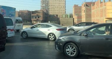 النشرة المرورية.. كثافات مرتفعة للسيارات بشوارع وميادين القاهرة والجيزة