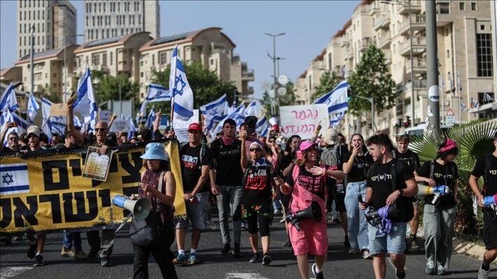 "يديعوت أحرونوت": مواجهات بين محتجين والشرطة خلال مظاهرة ضد الحكومة قرب الكنيست في القدس