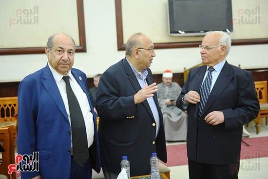 وزير الخارجية ودبلوماسيون وحسام زكي يقدمون العزاء لأسرة السفير حازم فهمى.. صور