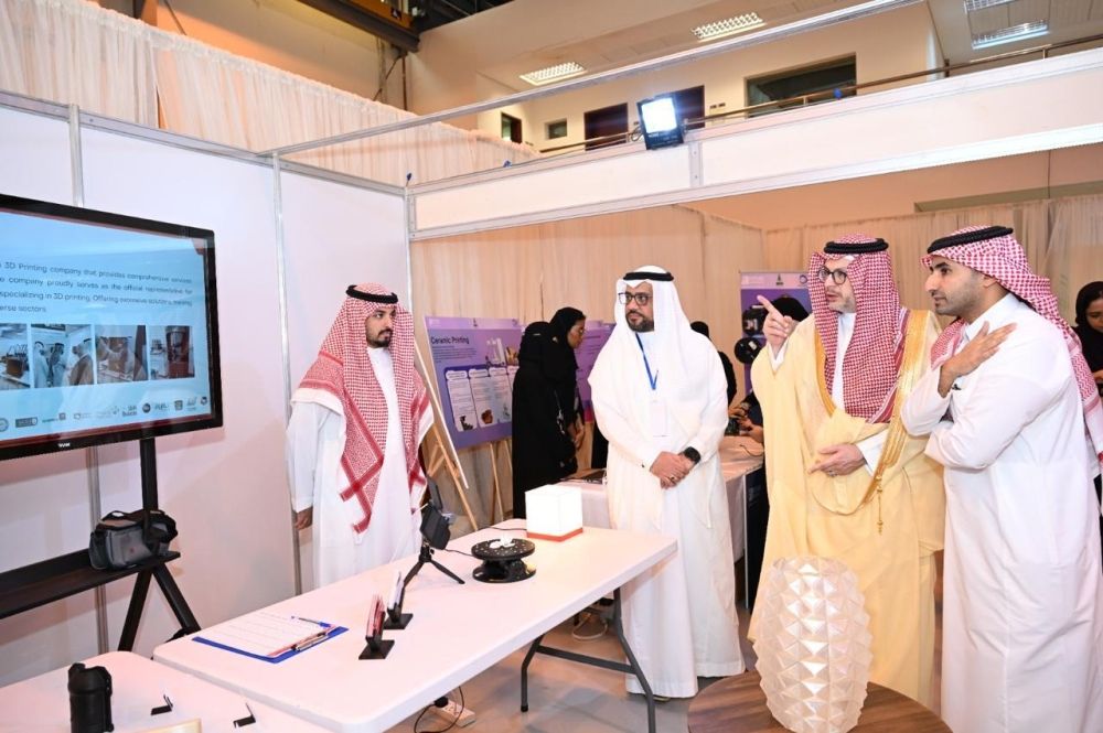 صور.. المعرض الهندسي بجامعة الملك عبدالعزيز يبرز إبداعات الطلاب