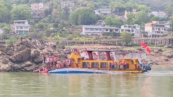 قتلى بغرق قوارب سياحية جراء عاصفة مفاجئة في الصين