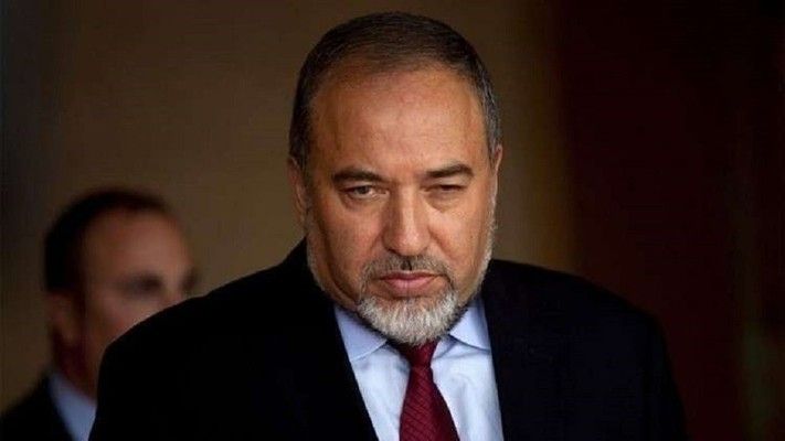 ليبرمان: الحكومة تخوض حربًا من أجل السلطة ومستعدة للتضحية بالاسرى والجنود للبقاء في الحكم