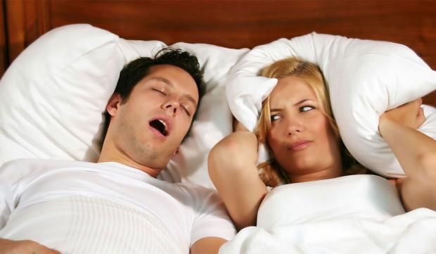 الشخير الليلي قد يقودك للسكتة الدماغية.. دراسة توضح