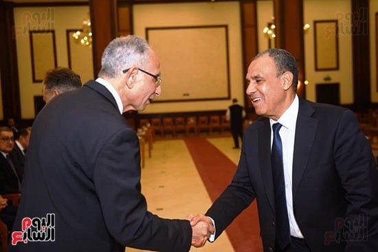 وزير الخارجية ودبلوماسيون وحسام زكي يقدمون العزاء لأسرة السفير حازم فهمى.. صور