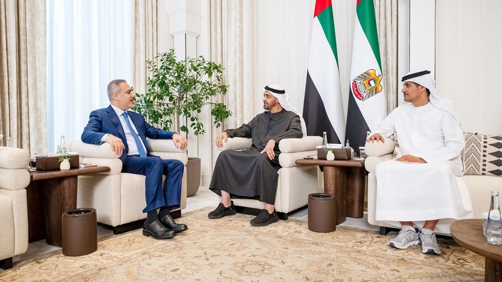 رئيس الدولة يستقبل وزير الخارجية التركي