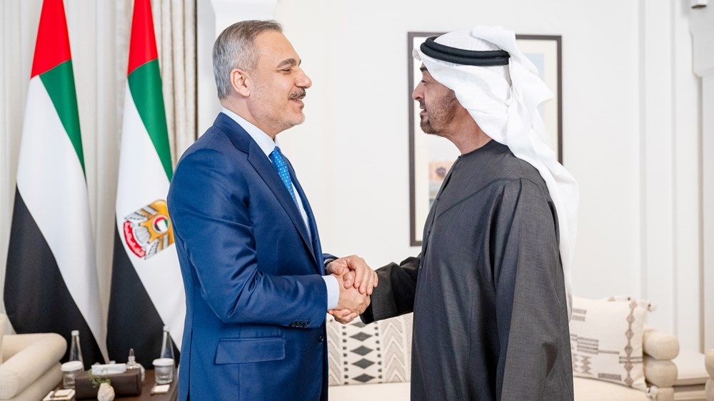 رئيس الدولة يستقبل وزير الخارجية التركي