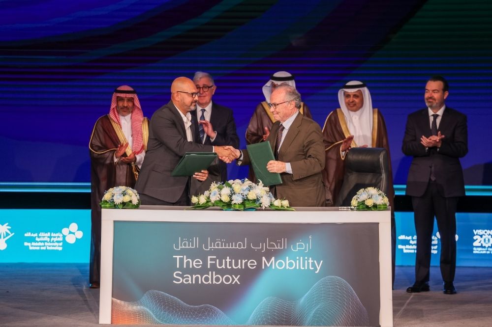 شراكة سعودية تقود ثورة السيارات الكهربائية عالمياً